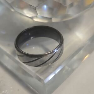 Stylish Black and Silver Men's Ring